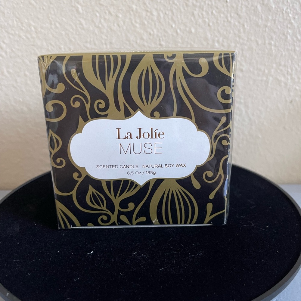 La Jolíe scented candle
